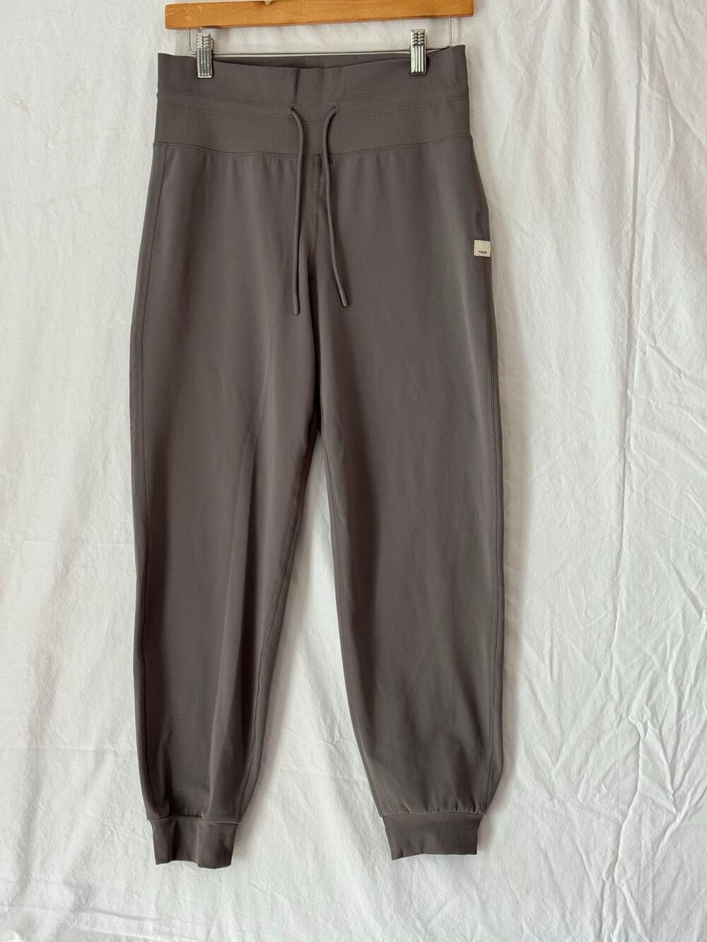 Vuori Women’s Performance Joggers Gray Size M